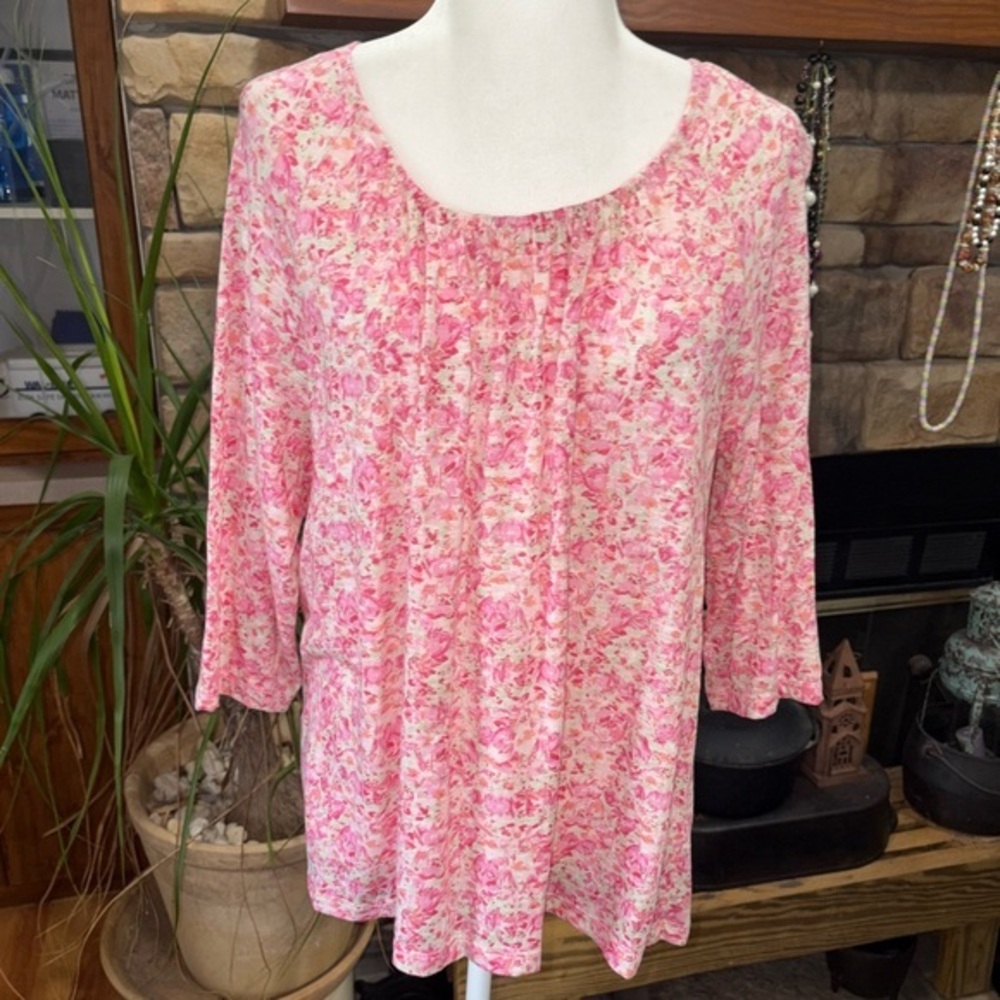 J.JILL SIZE LARGE PINK AND WHITE 3/4 SLEEVE TOP WITH ABSTRACT FLORAL PRINT EUC